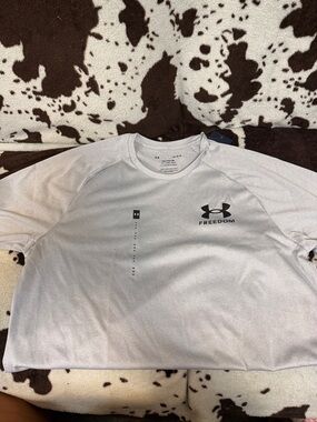 Under Armour Men’s Freedom Short Sleeve Tee — Light Gray with Black Logo